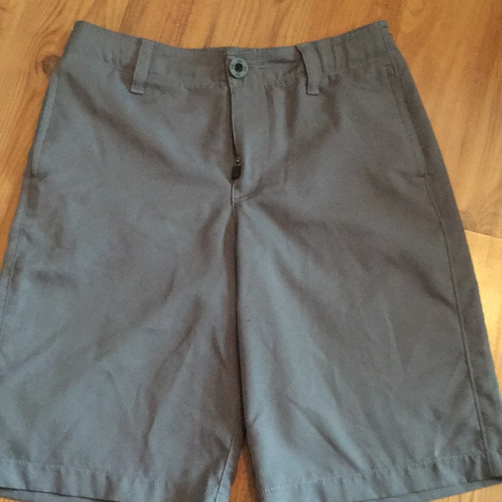 Boys medium Under Armor shorts